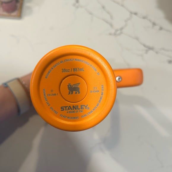 Stanley Bright Orange Quencher H2.0 Flowstate Tumbler - Picture 3 of 4